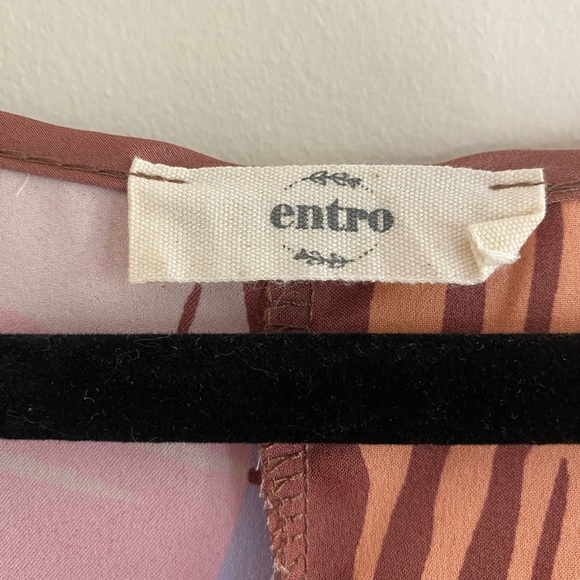 Entro Brown and Tan Blouse - Picture 6 of 6
